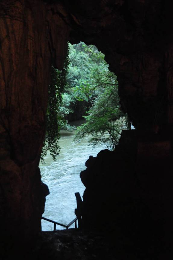 Entrada da Caverna de Lanquin, na região de Semuc Champey, na Guatemala
